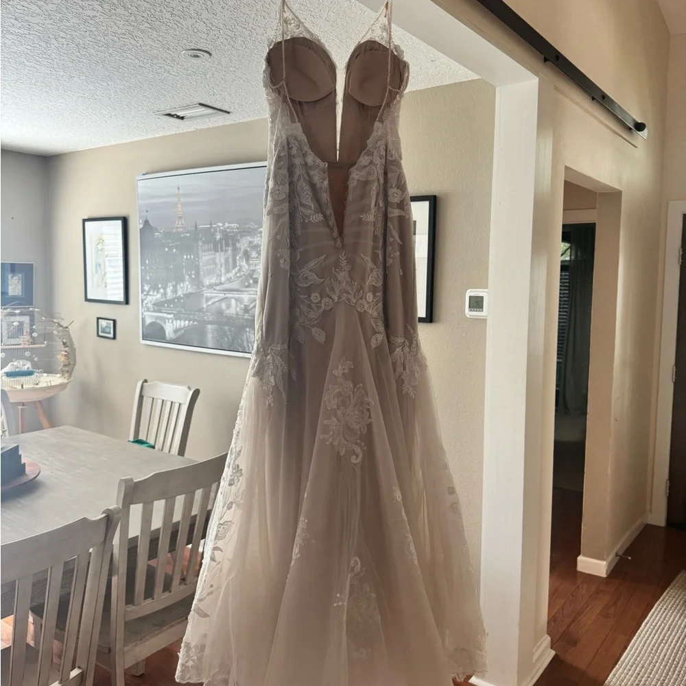 Essence of Australia wedding dress size 10 - Picture 5 of 10